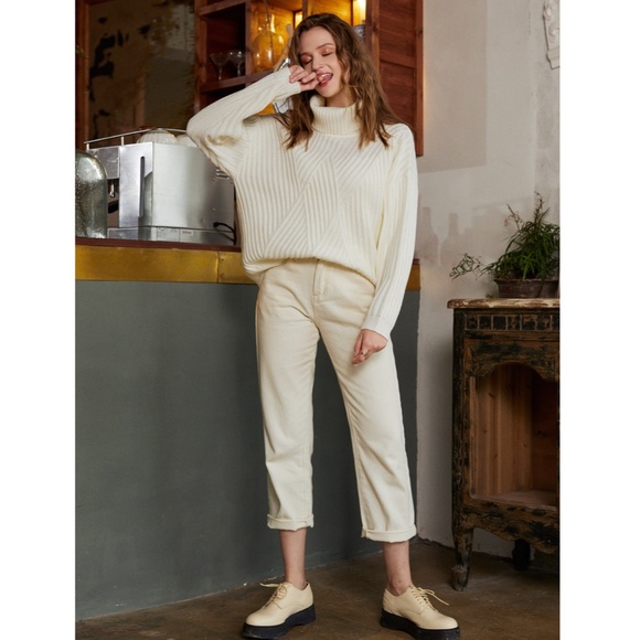 Off White Textured Turtleneck Pullover Sweater - Picture 13 of 14